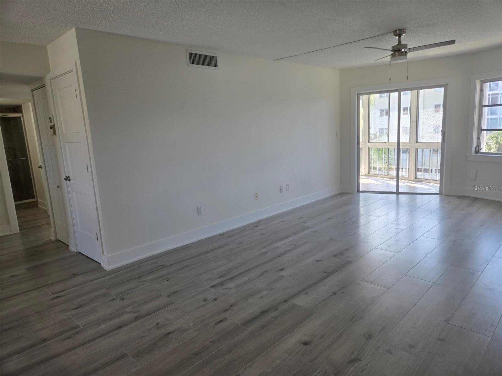 1300 N PORTOFINO DR #406, SARASOTA, FL, 34242