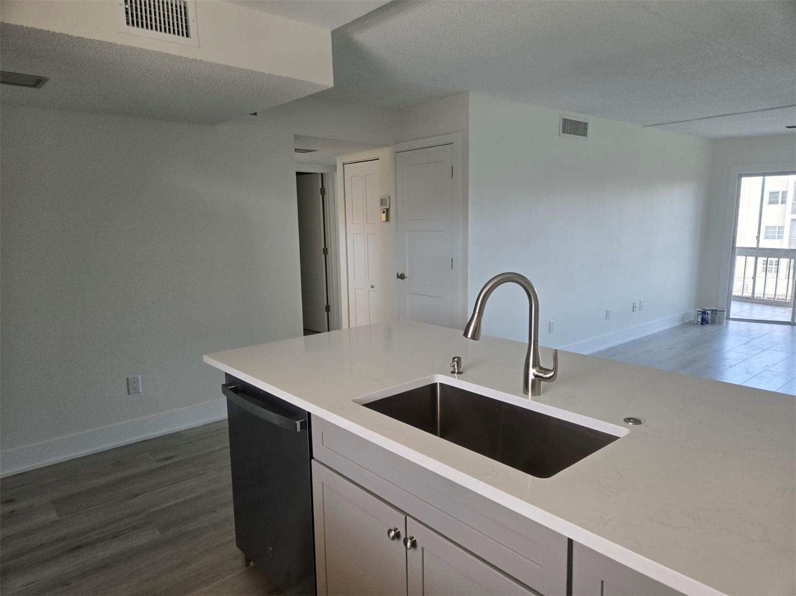 1300 N PORTOFINO DR #406, SARASOTA, FL, 34242
