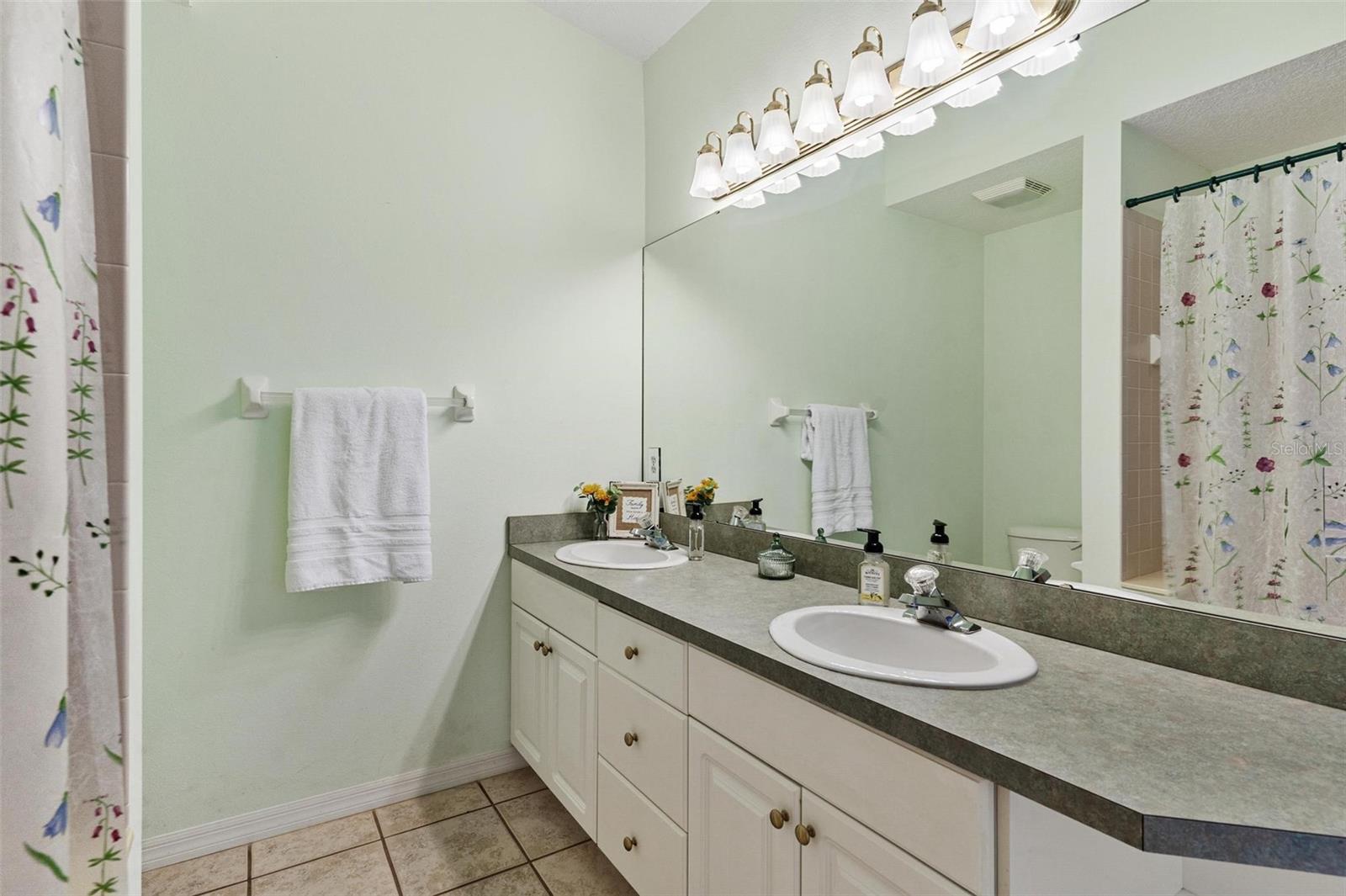 911 BEVERLY HARBORS DR #16, LEESBURG, FL, 34748