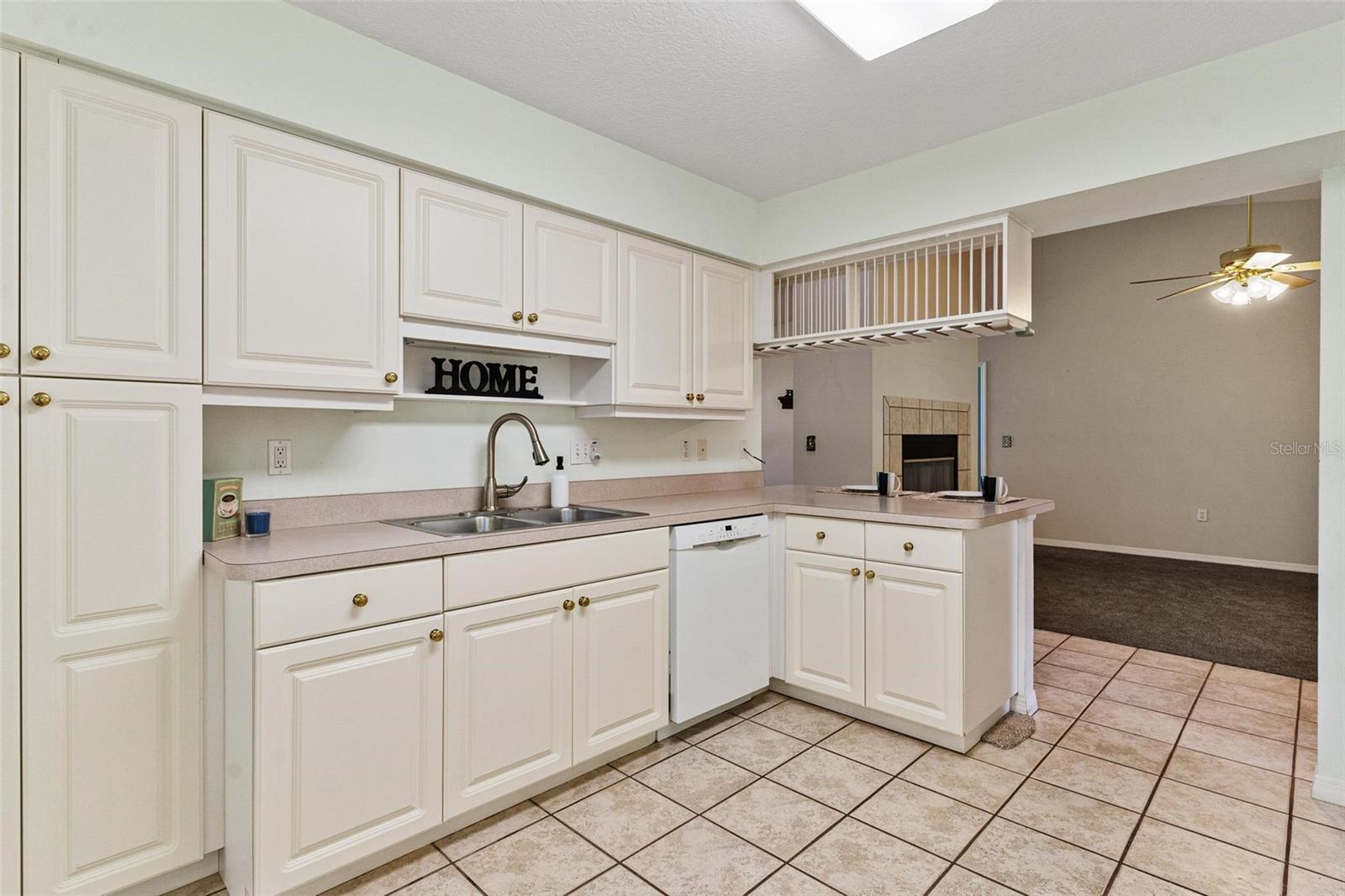 911 BEVERLY HARBORS DR #16, LEESBURG, FL, 34748