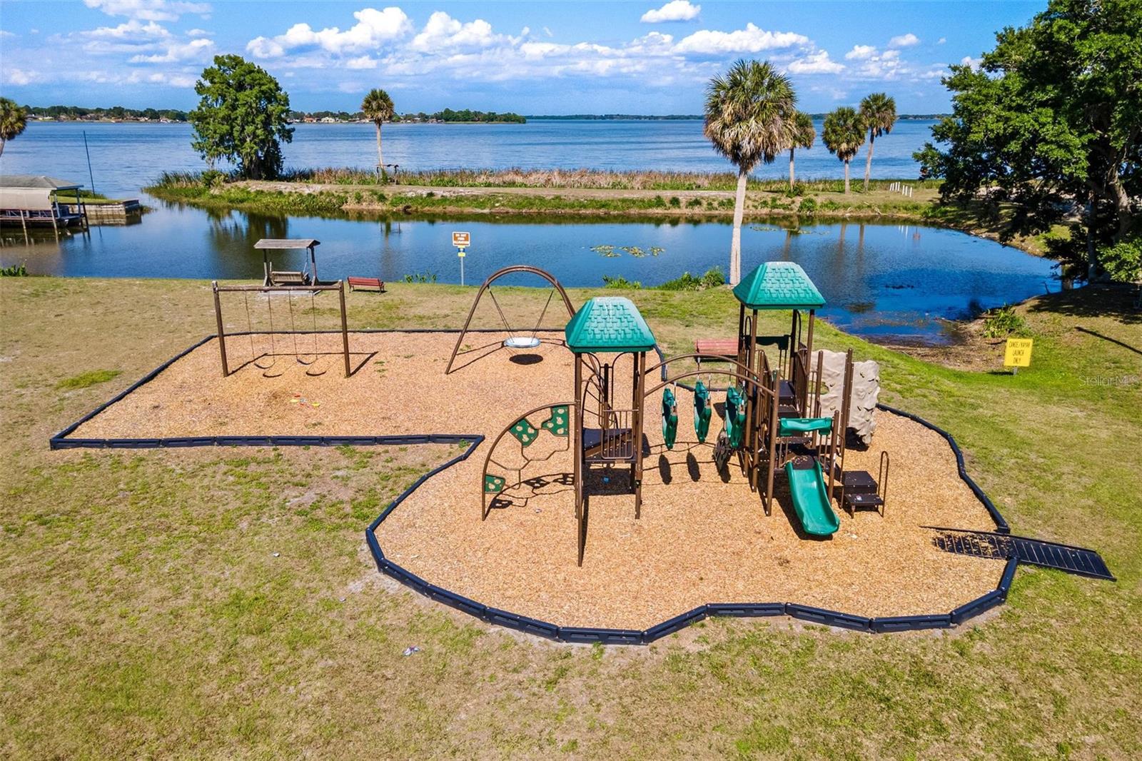 911 BEVERLY HARBORS DR #16, LEESBURG, FL, 34748