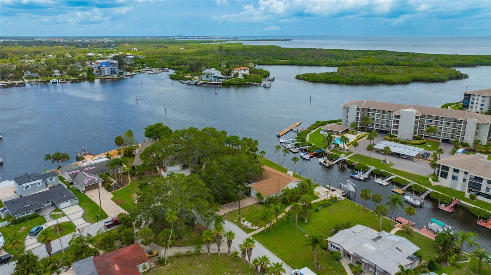 8143 CHANNEL DR, PORT RICHEY, FL, 34668
