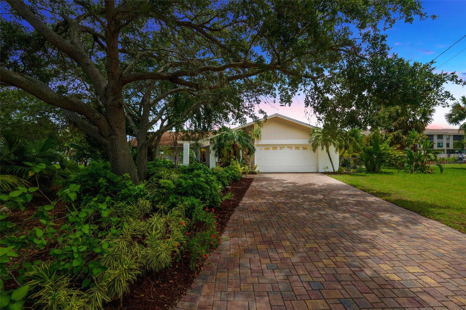 8143 CHANNEL DR, PORT RICHEY, FL, 34668