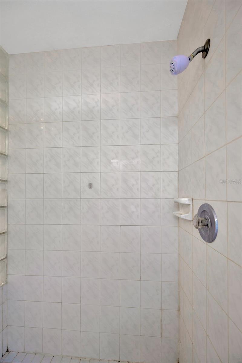 8143 CHANNEL DR, PORT RICHEY, FL, 34668