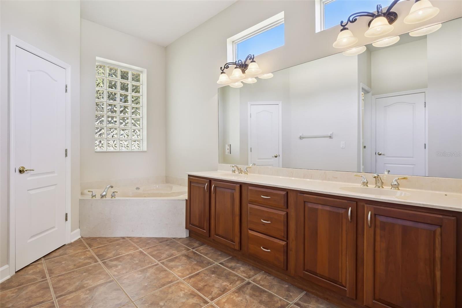 2347 WARREN WOODS DR, ORLANDO, FL, 32835