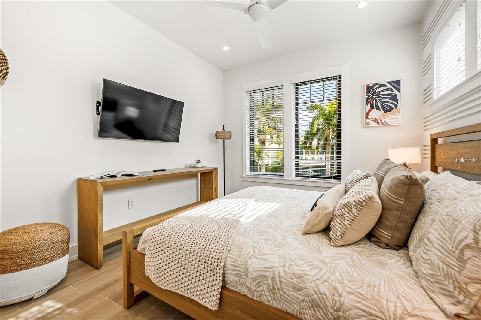 112 MAPLE AVE, ANNA MARIA, FL, 34216