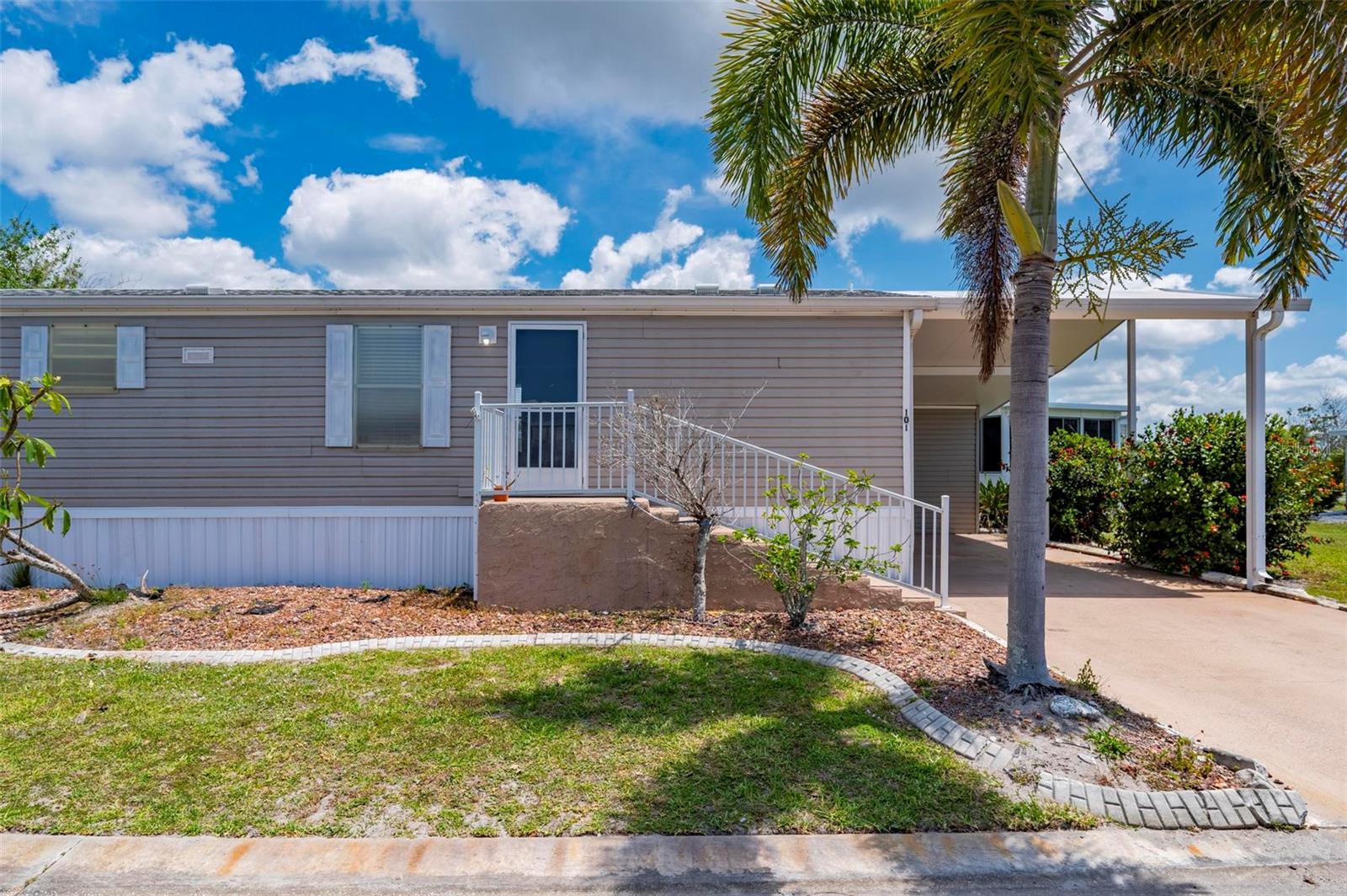 1000 KINGS HWY #101, PUNTA GORDA, FL, 33980