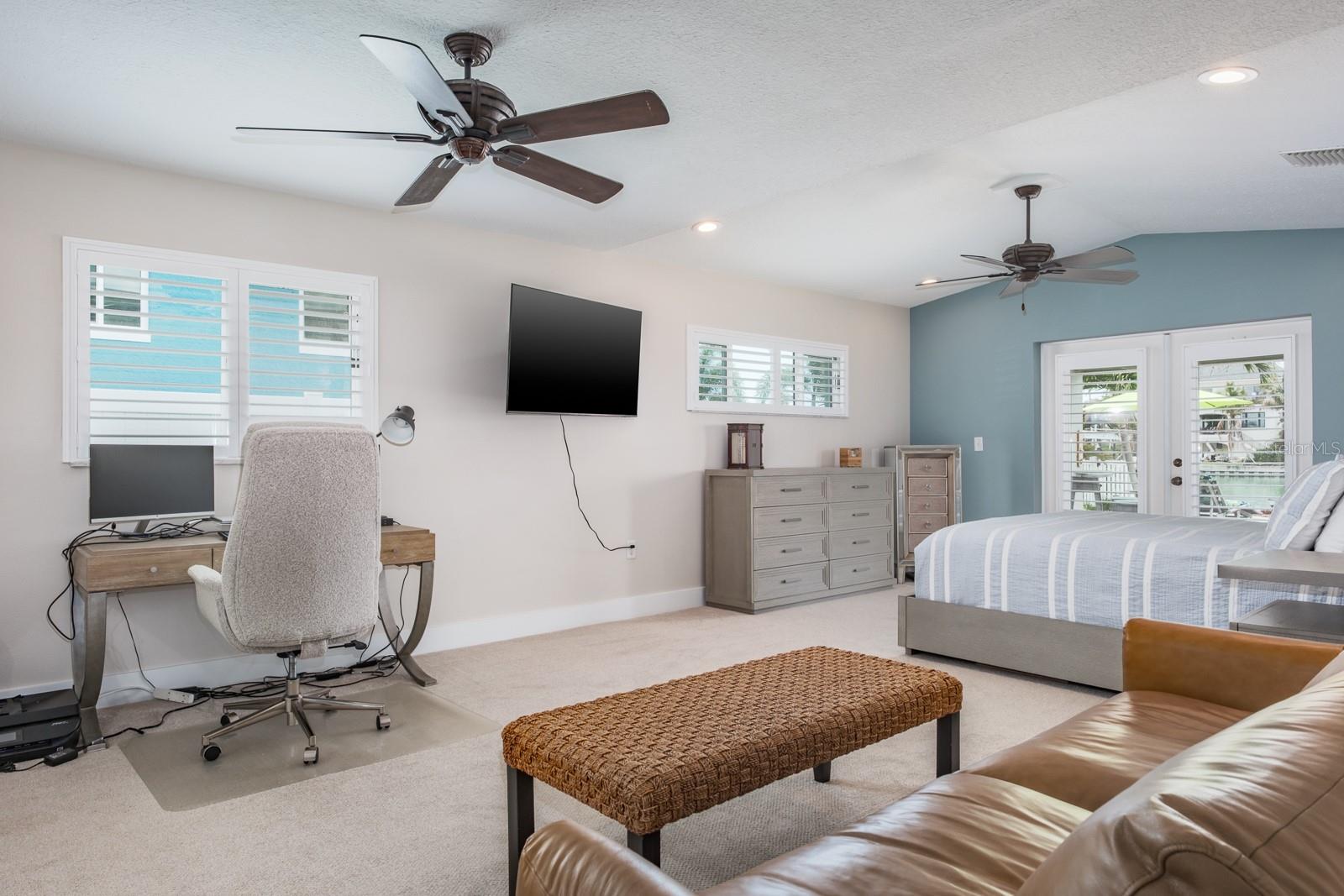 11400 8TH ST E, TREASURE ISLAND, FL, 33706
