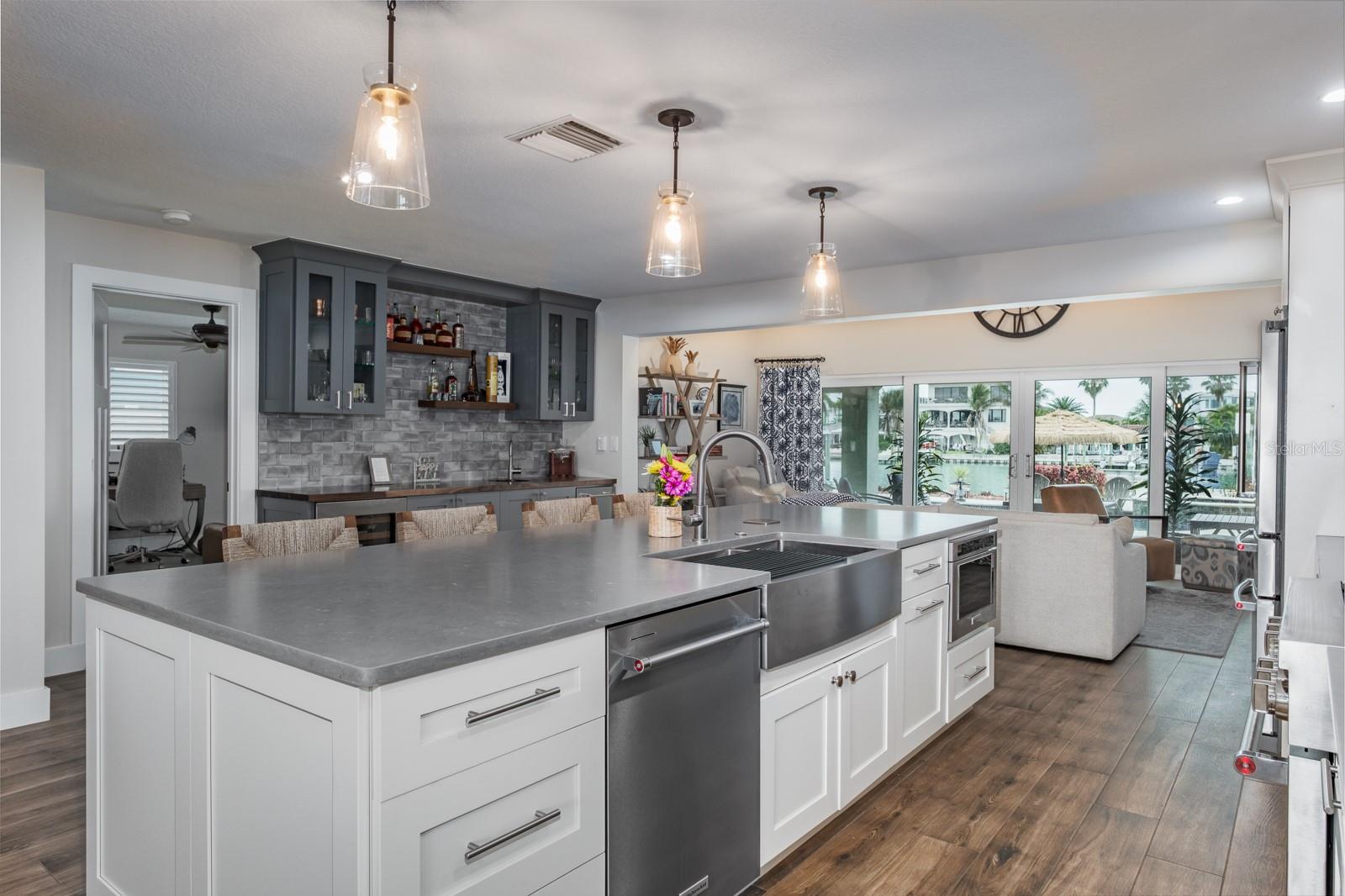11400 8TH ST E, TREASURE ISLAND, FL, 33706