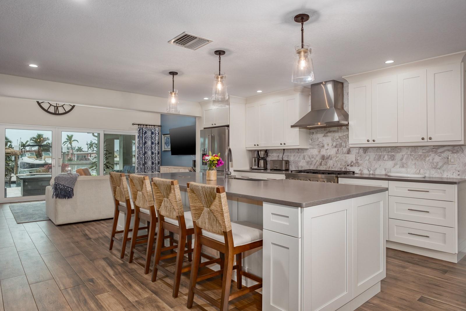 11400 8TH ST E, TREASURE ISLAND, FL, 33706