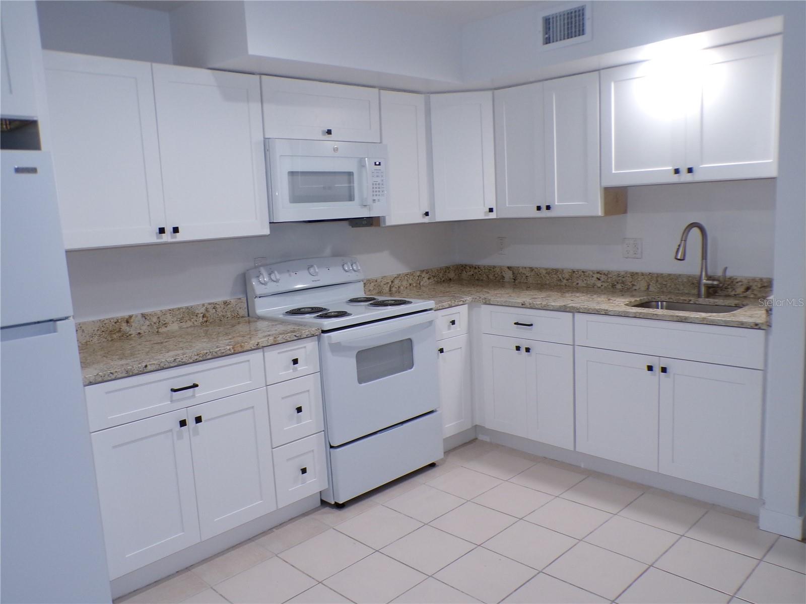 1258 BARBARA DR #106, VENICE, FL, 34285