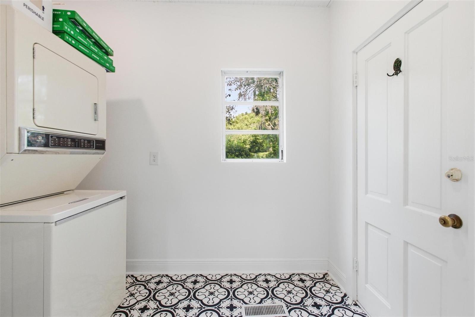 533 N SANS SOUCI AVE, DELAND, FL, 32720