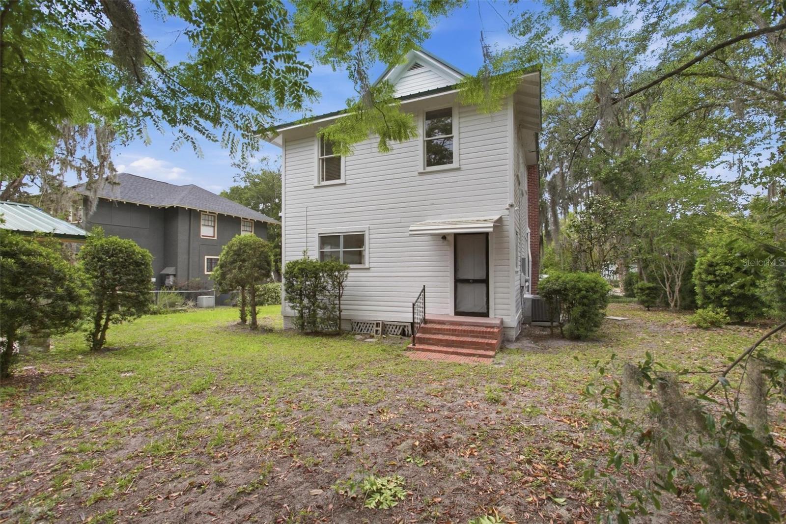 533 N SANS SOUCI AVE, DELAND, FL, 32720