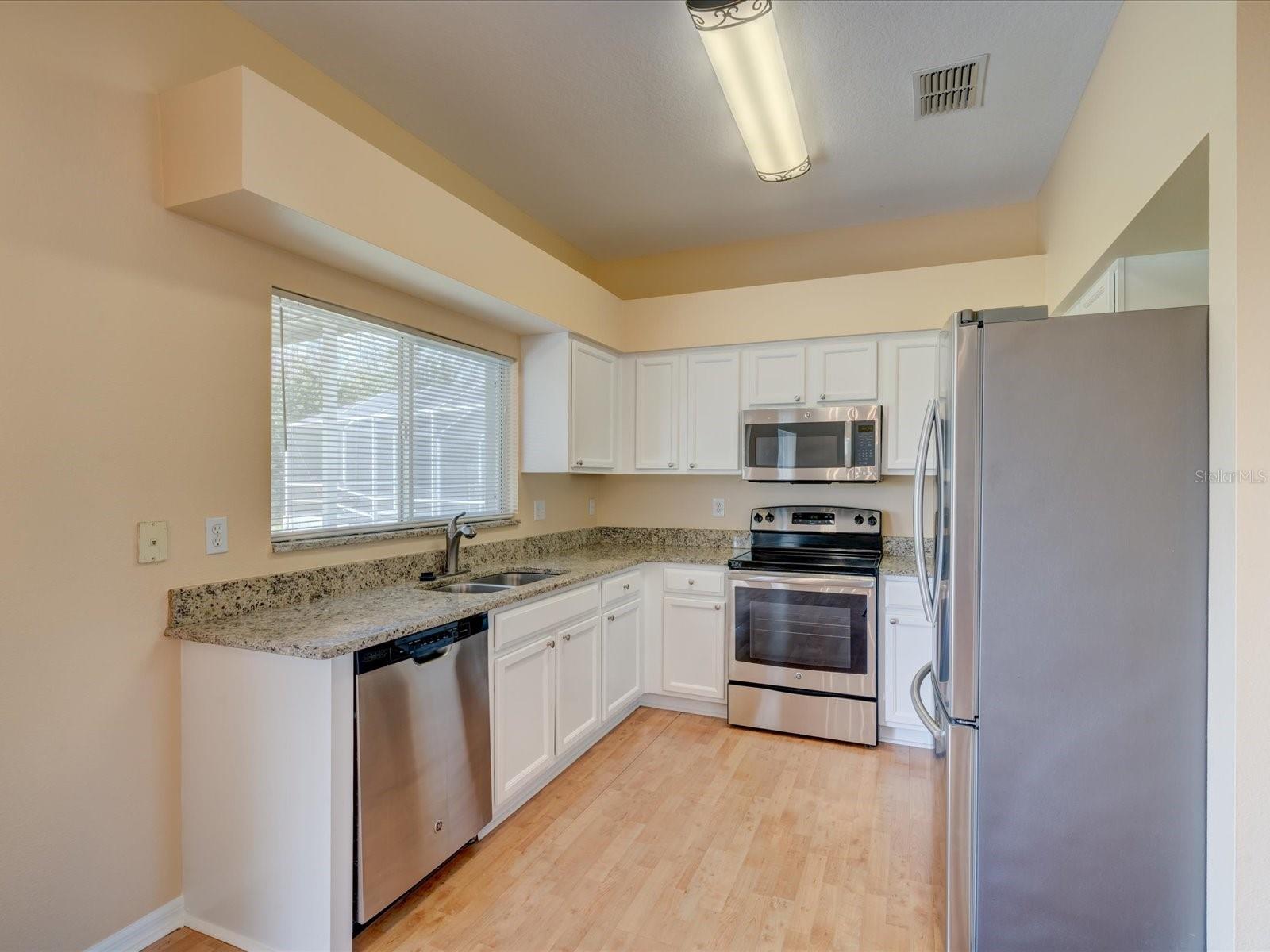 4230 HARBOR LAKE DR, LUTZ, FL, 33558