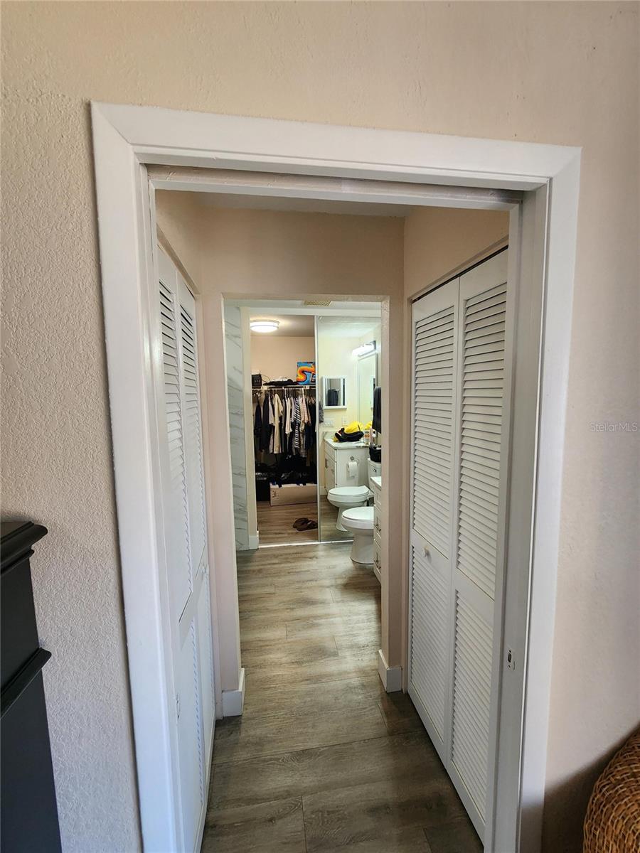 3402 ELLENWOOD LN, TAMPA, FL, 33618