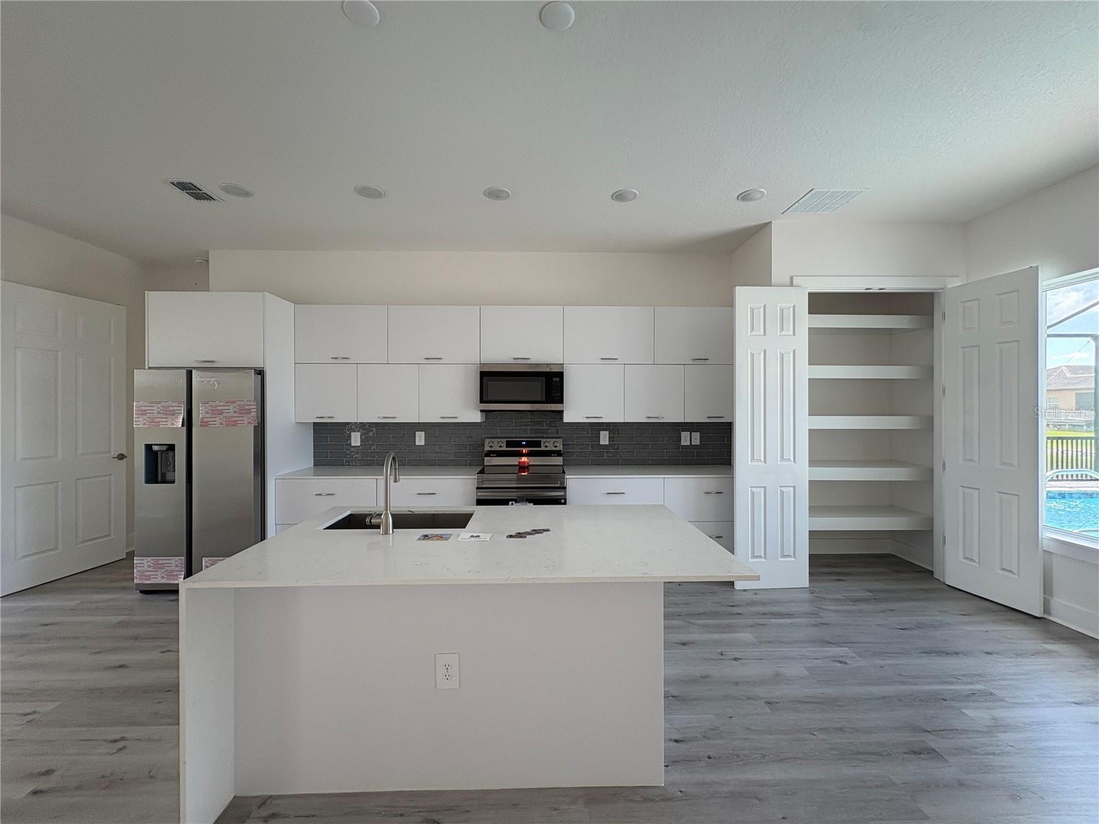 15384 HENNIPEN CIR, PORT CHARLOTTE, FL, 33981