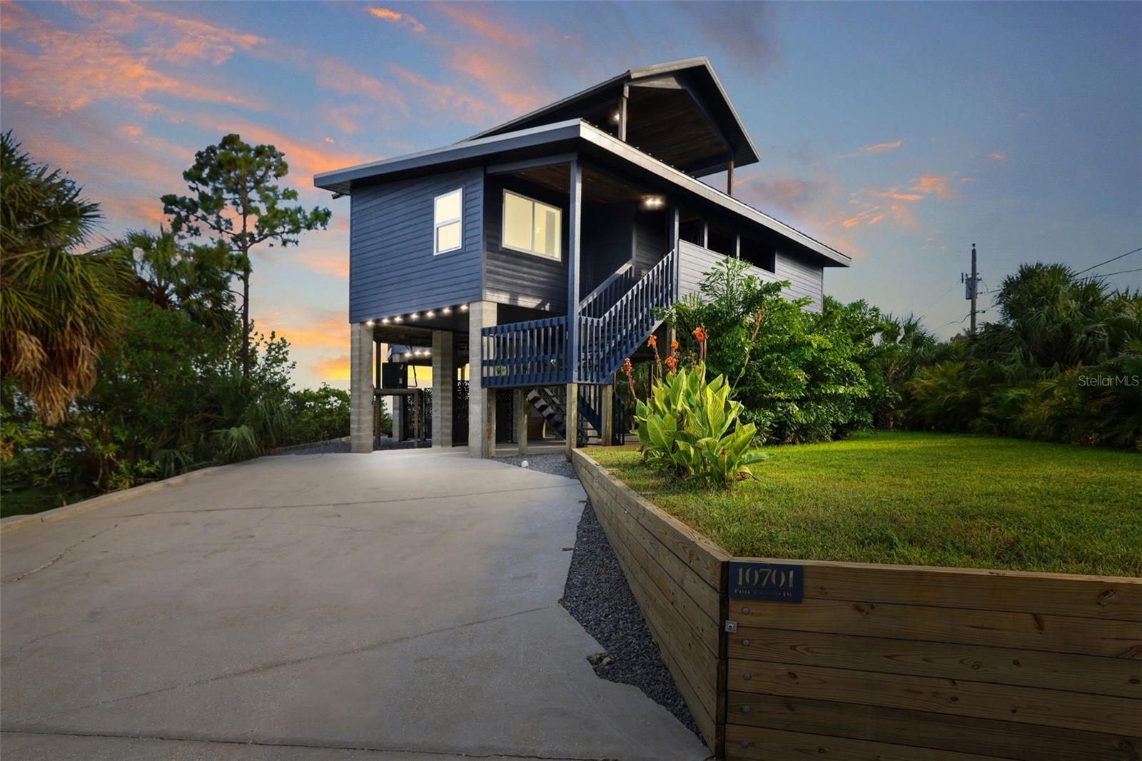 10701 PINE ISLAND DR, WEEKI WACHEE, FL, 34607