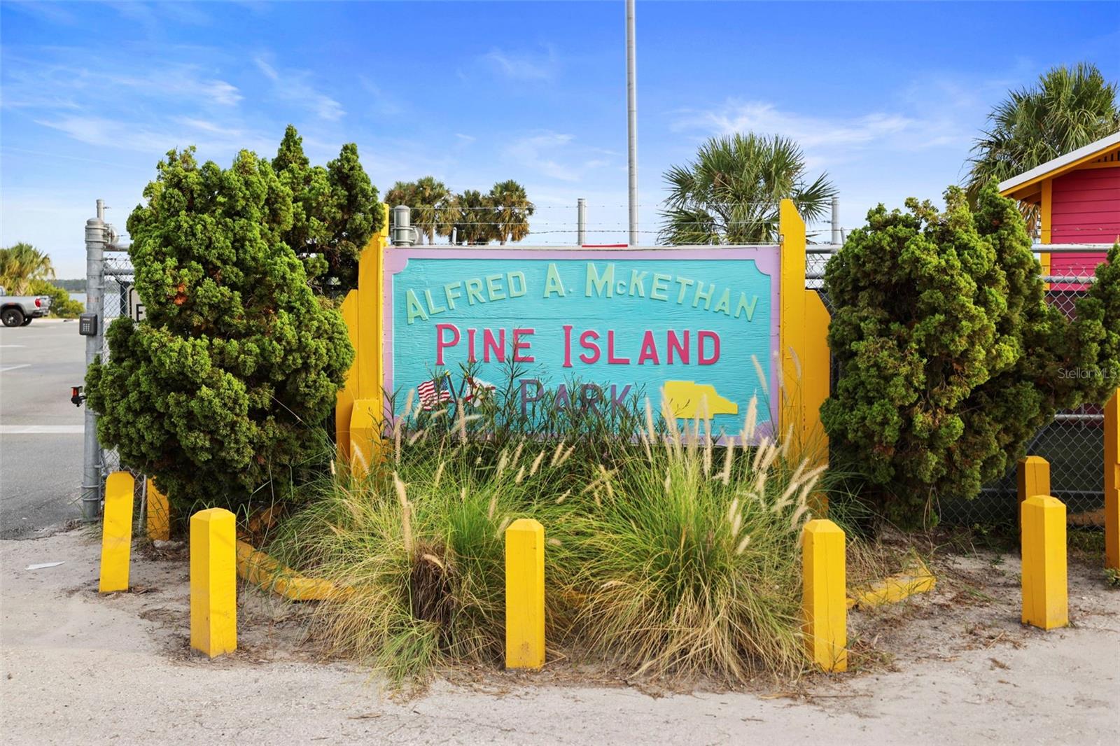 10701 PINE ISLAND DR, WEEKI WACHEE, FL, 34607