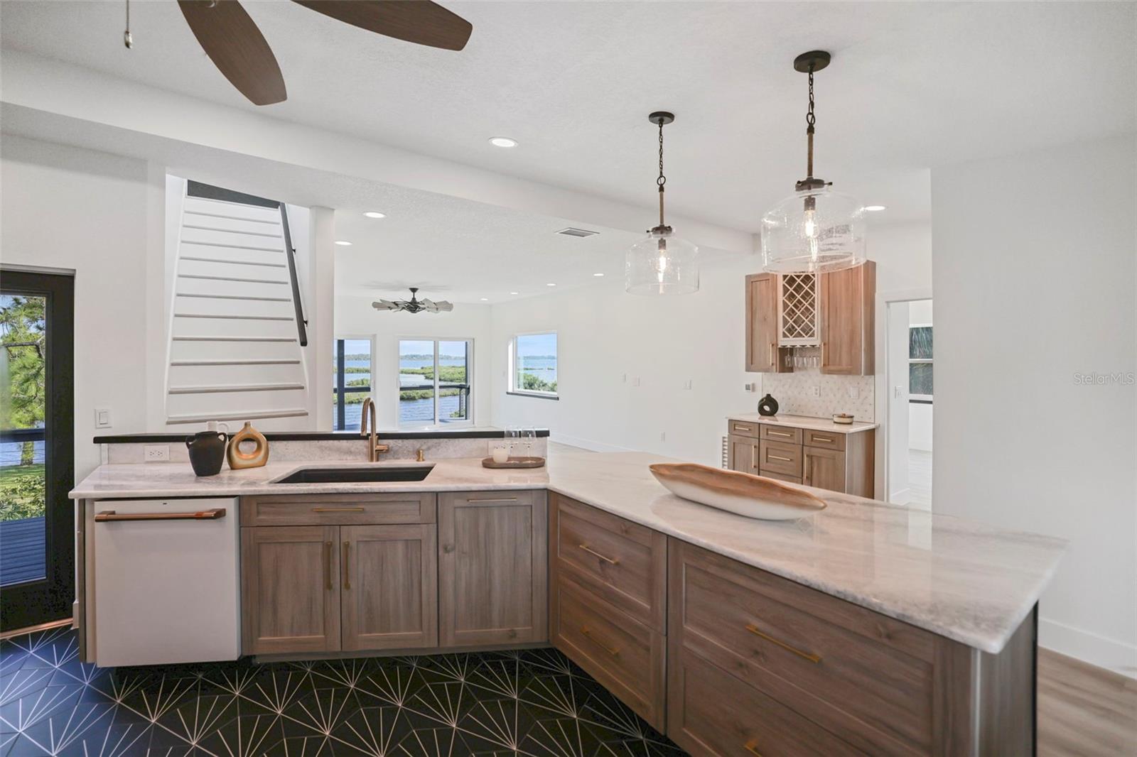 10701 PINE ISLAND DR, WEEKI WACHEE, FL, 34607