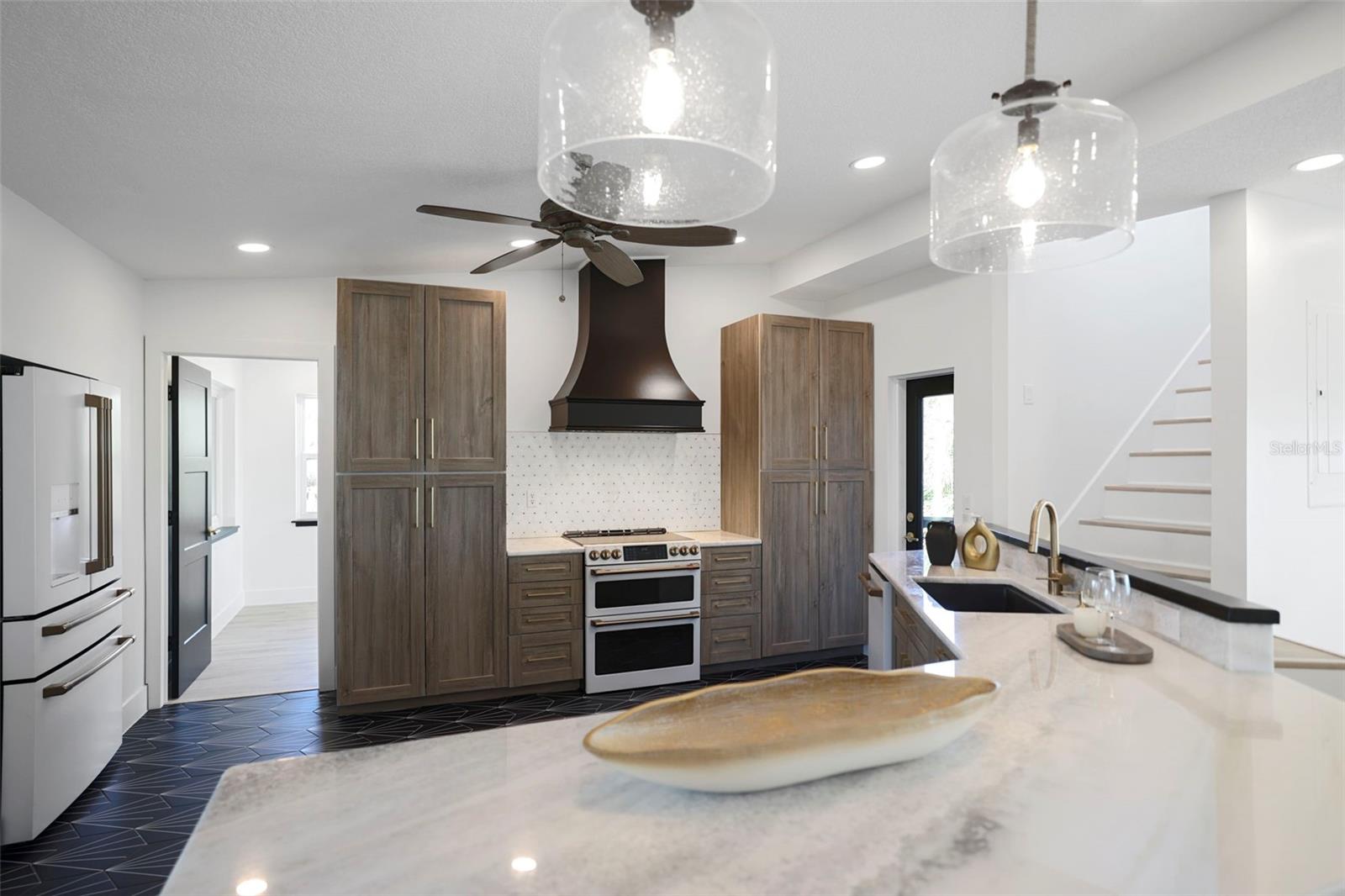 10701 PINE ISLAND DR, WEEKI WACHEE, FL, 34607