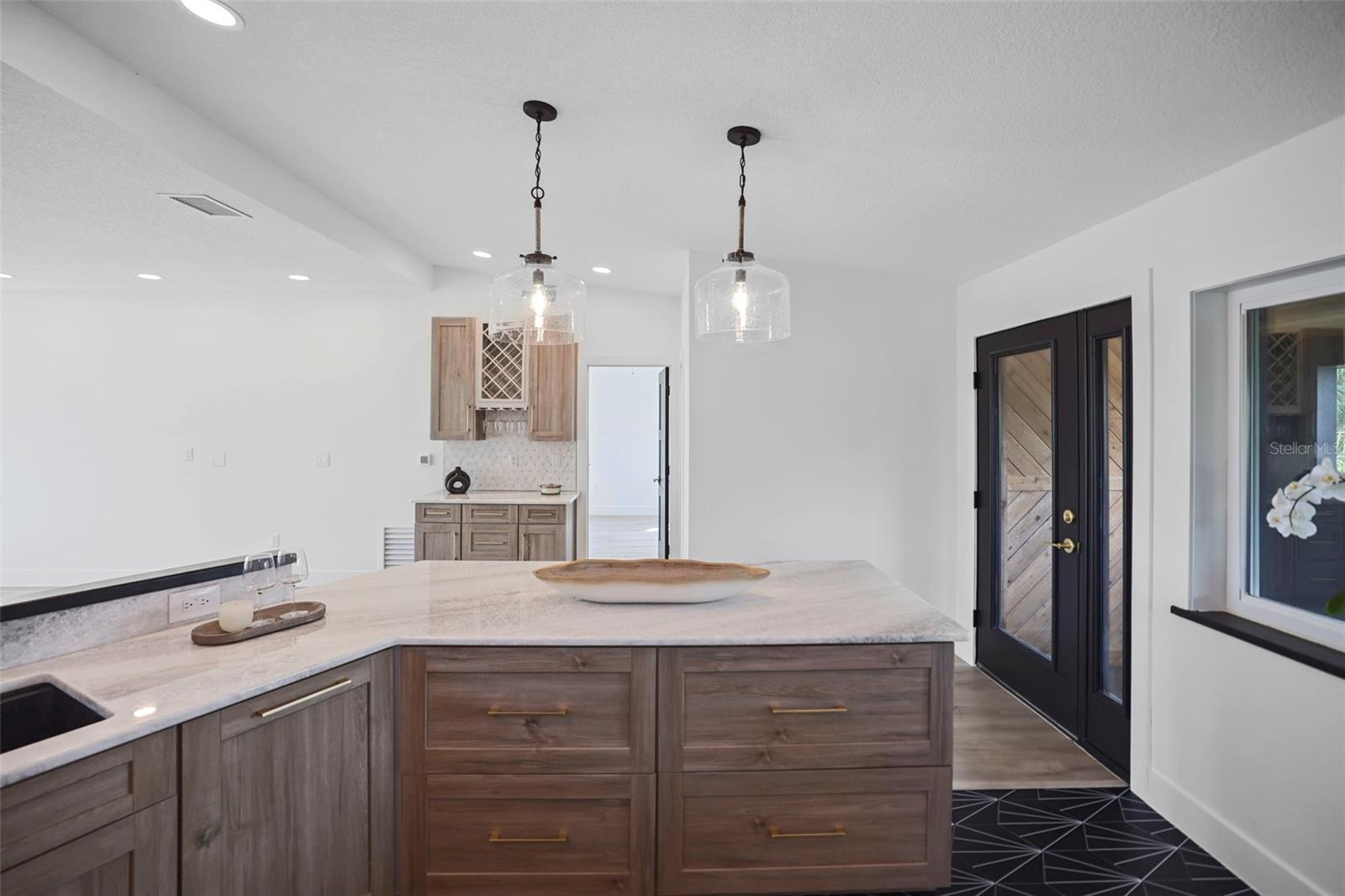 10701 PINE ISLAND DR, WEEKI WACHEE, FL, 34607