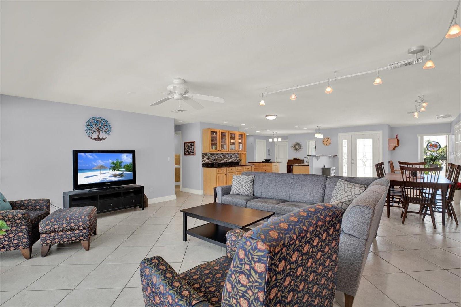 14725 CROWN DR, LARGO, FL, 33774