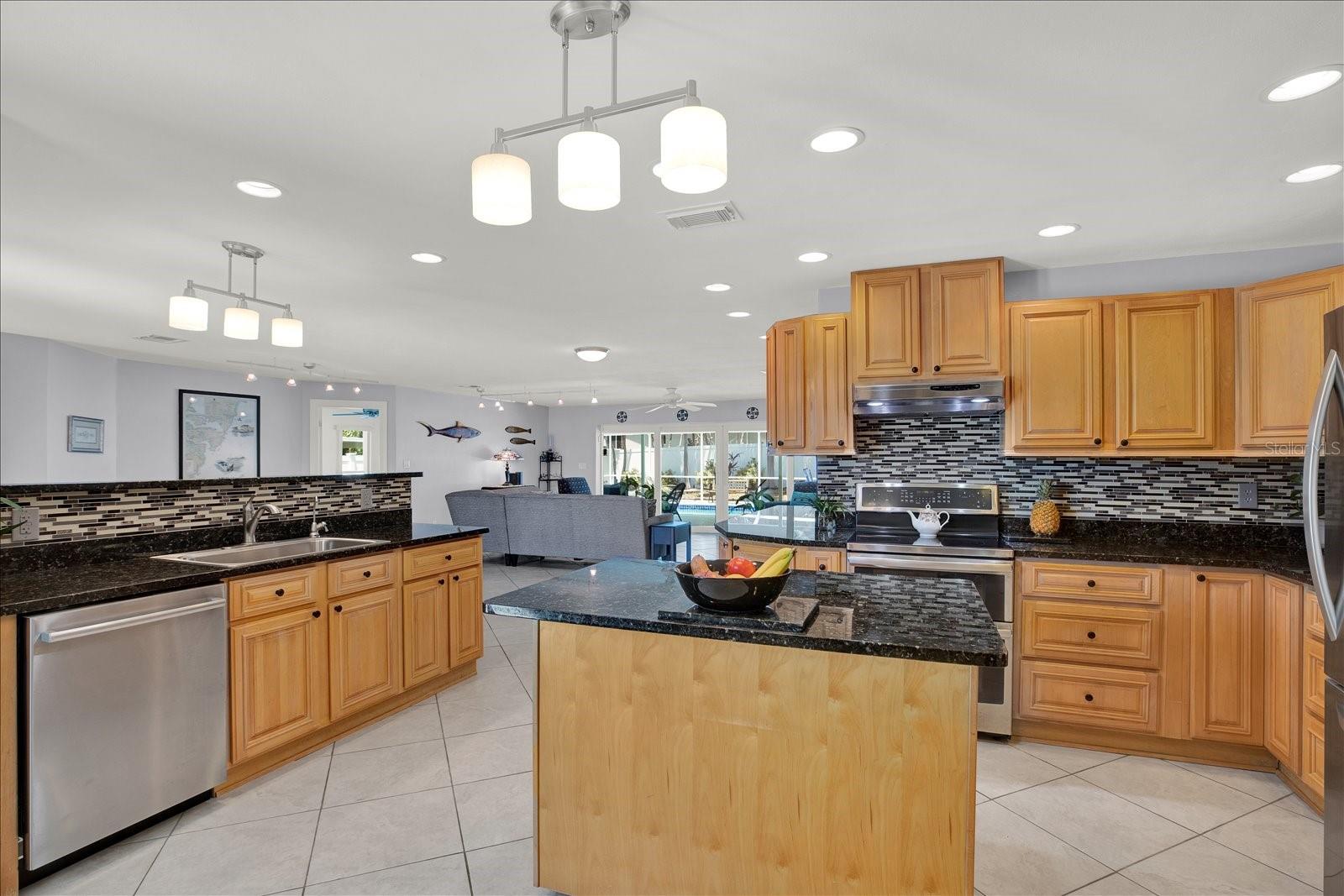 14725 CROWN DR, LARGO, FL, 33774