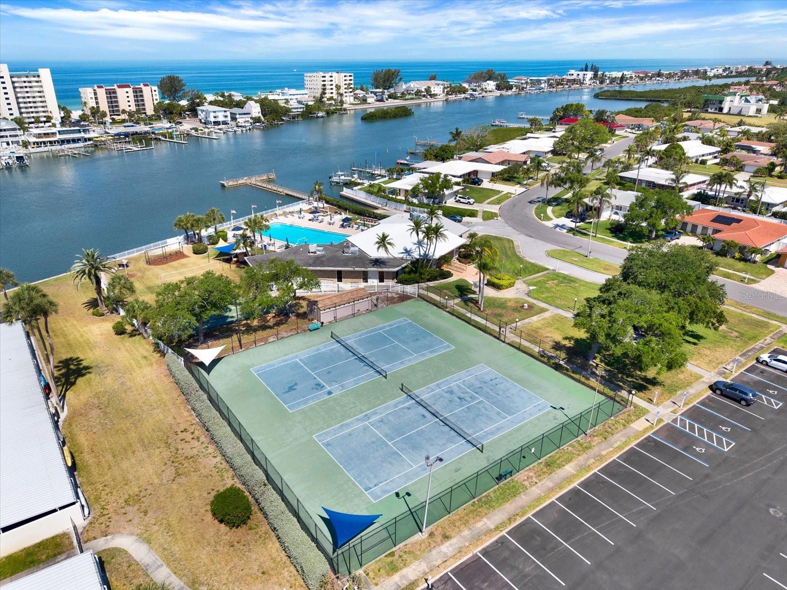 14725 CROWN DR, LARGO, FL, 33774