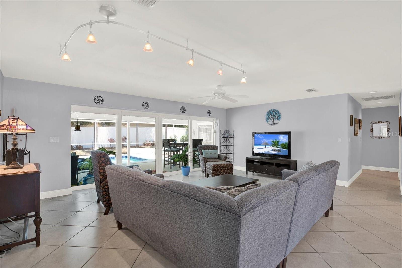 14725 CROWN DR, LARGO, FL, 33774