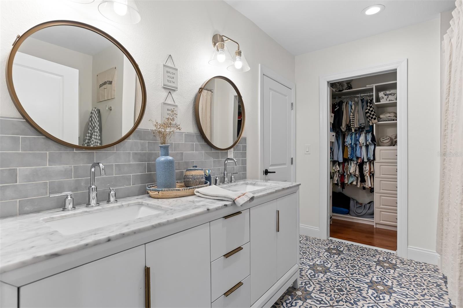 4110 W MULLEN AVE, TAMPA, FL, 33609