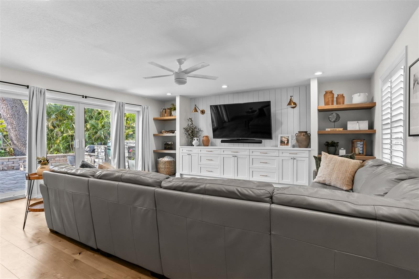 4110 W MULLEN AVE, TAMPA, FL, 33609