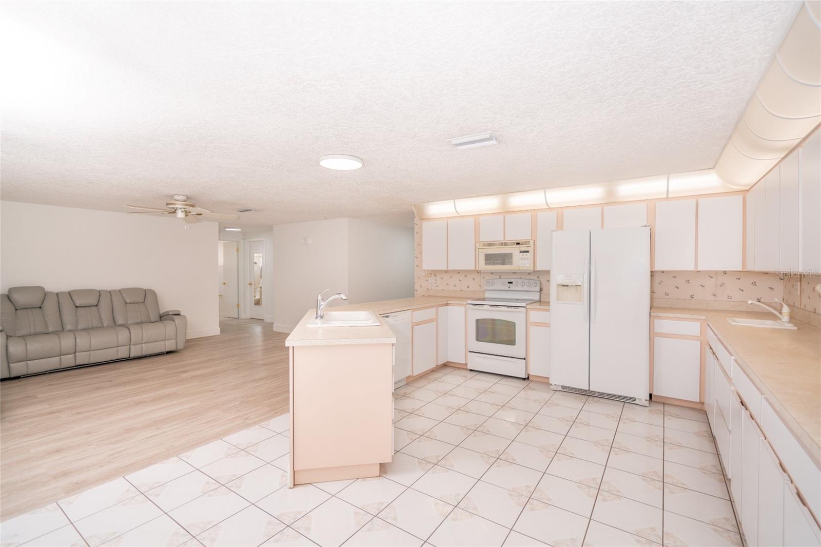 7003 FOUNTAIN AVE, TAMPA, FL, 33634