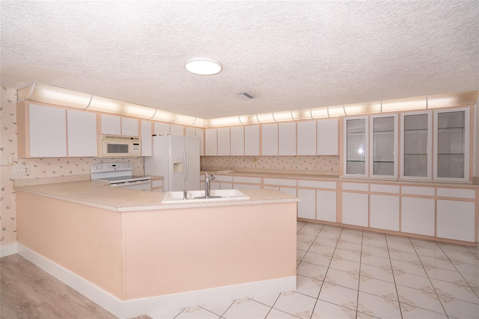 7003 FOUNTAIN AVE, TAMPA, FL, 33634