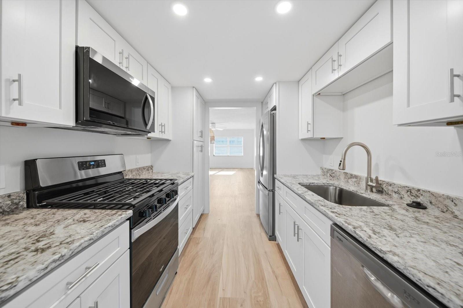 1868 SHORE #104, SOUTH PASADENA, FL, 33707