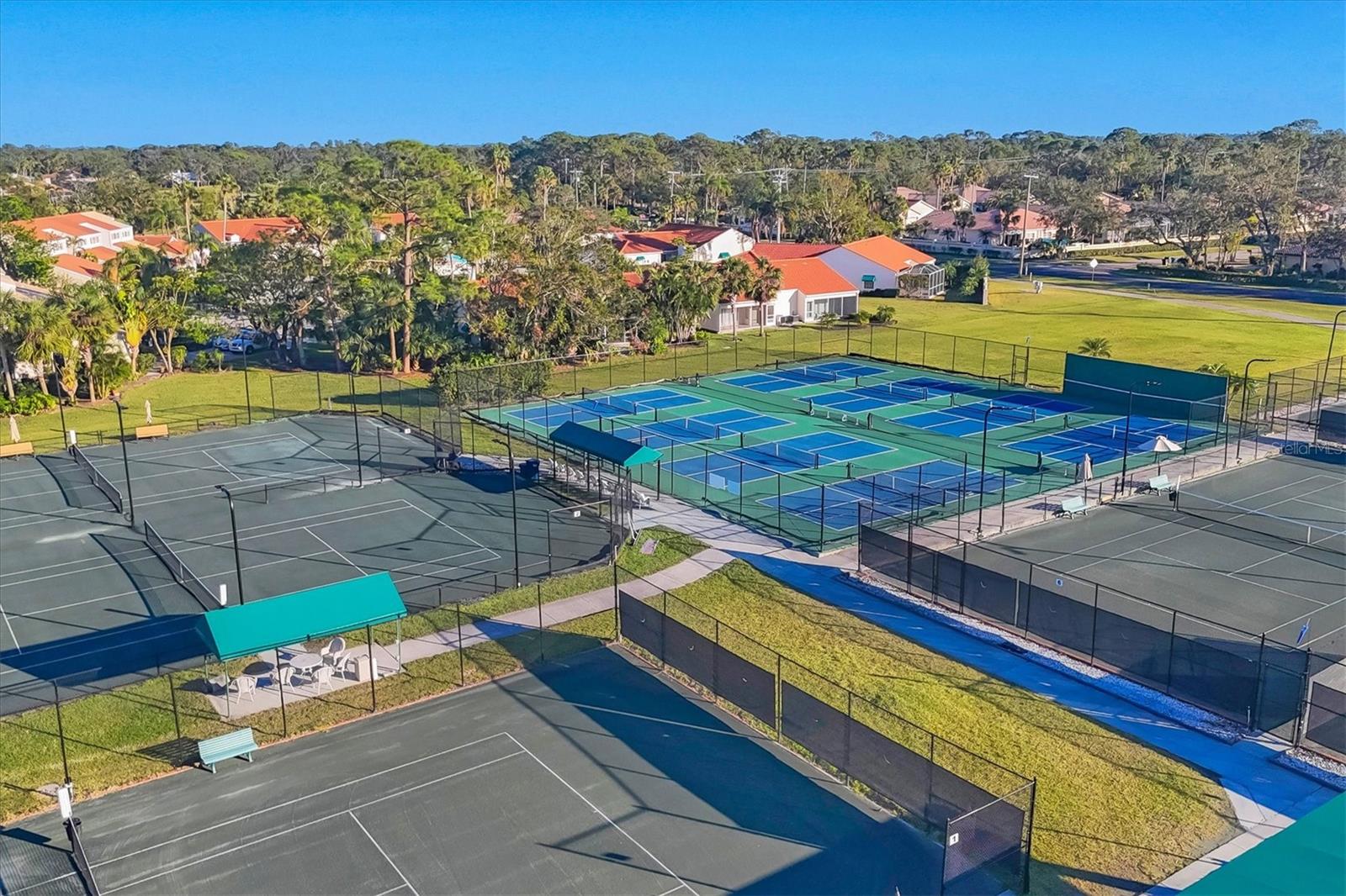 7271 W COUNTRY CLUB DR N #122, SARASOTA, FL, 34243