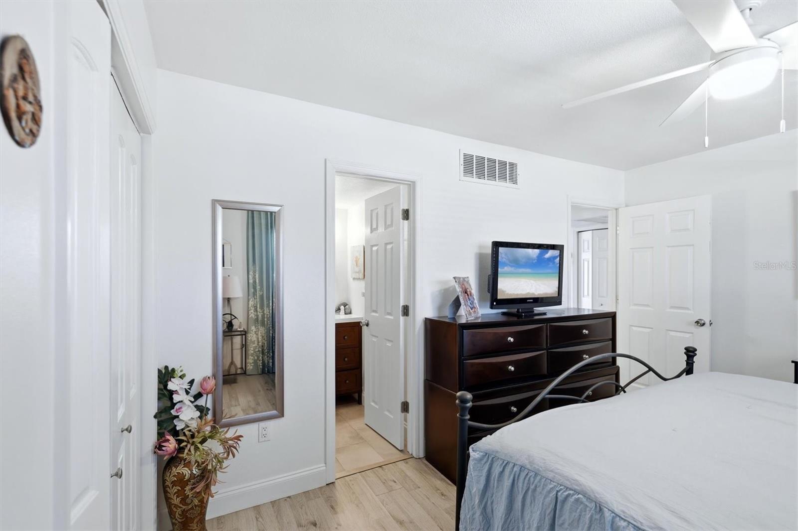 7271 W COUNTRY CLUB DR N #122, SARASOTA, FL, 34243