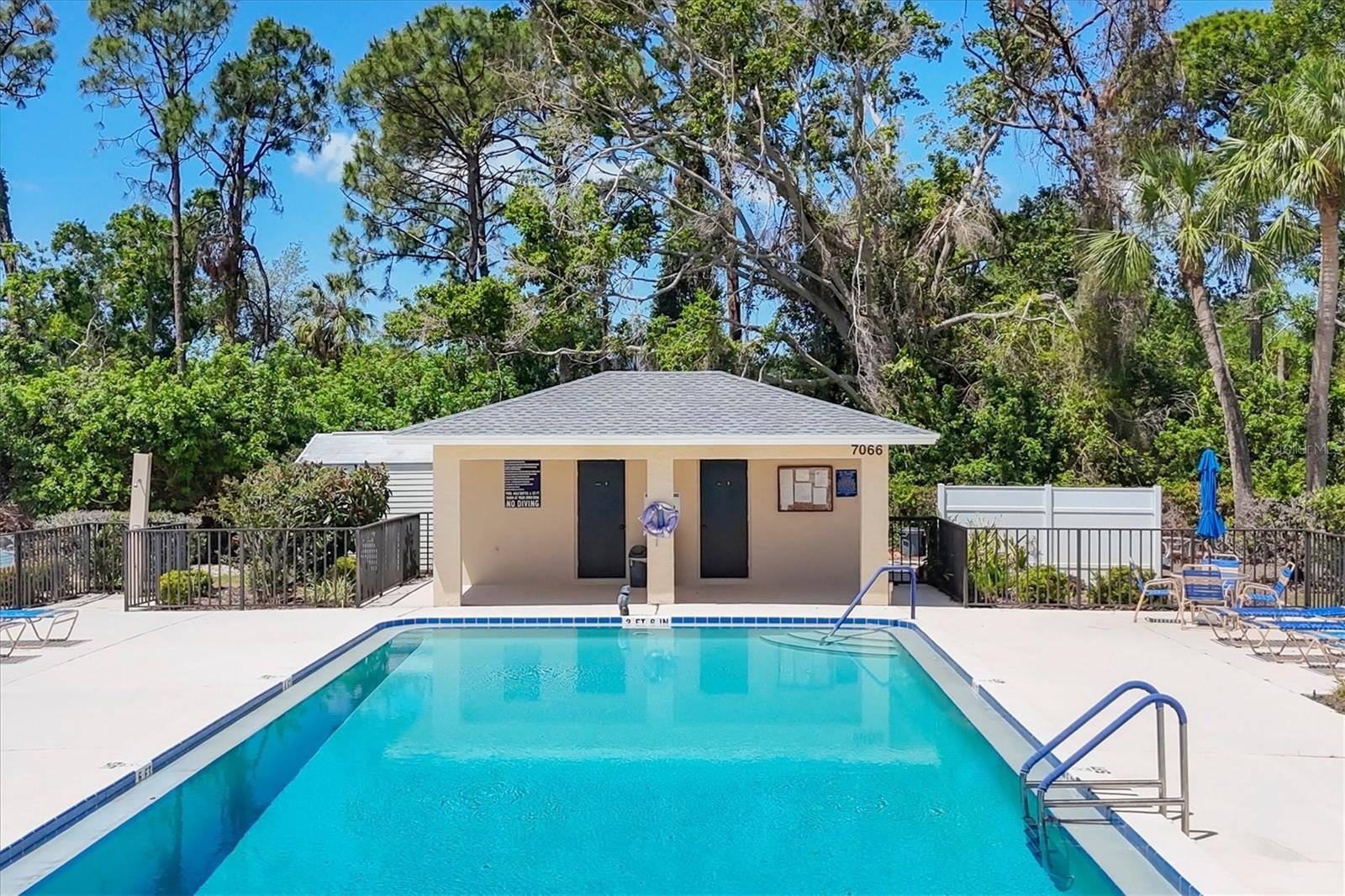 7271 W COUNTRY CLUB DR N #122, SARASOTA, FL, 34243