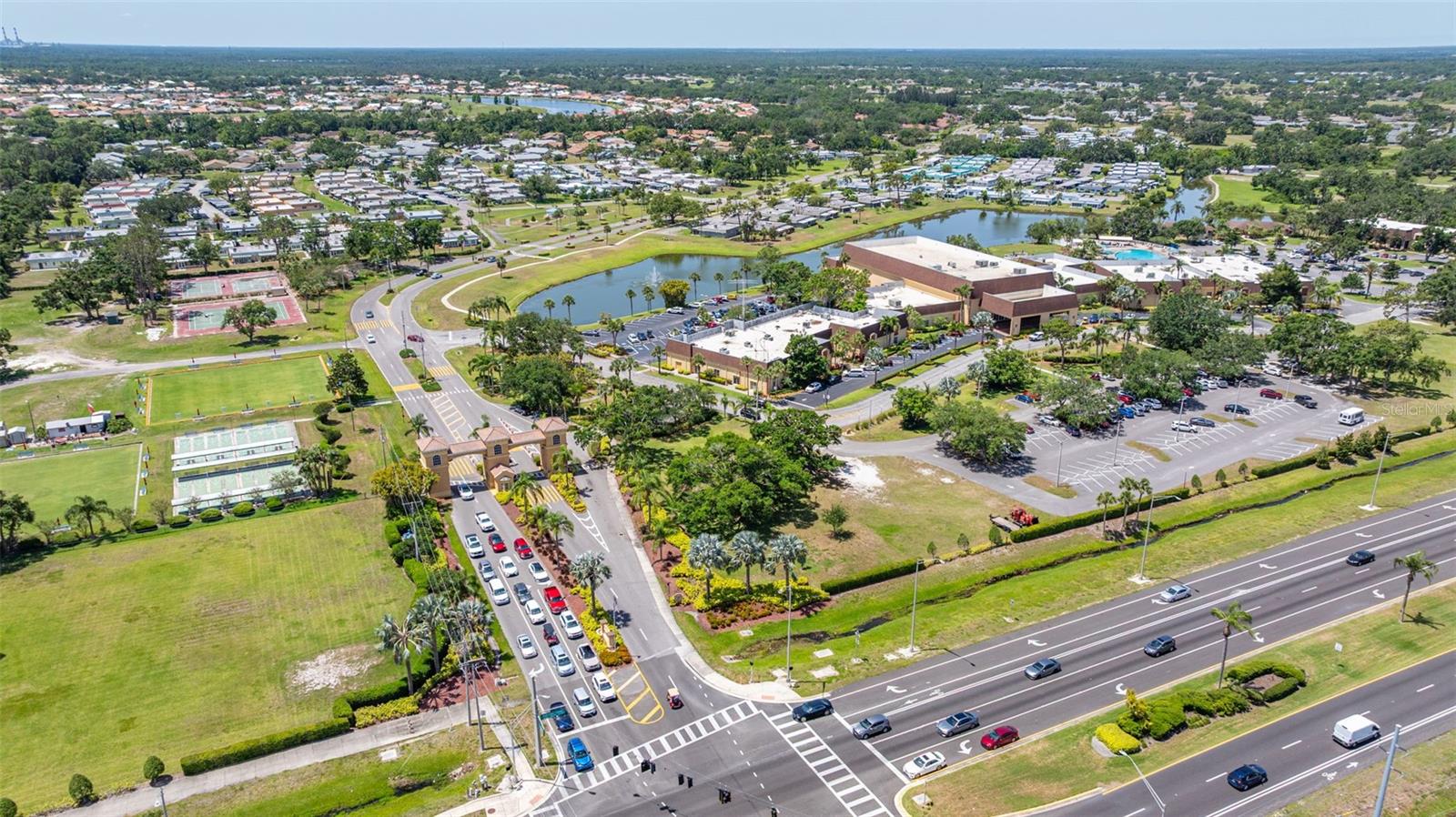 2410 KENSINGTON GREENS DR #5, SUN CITY CENTER, FL, 33573