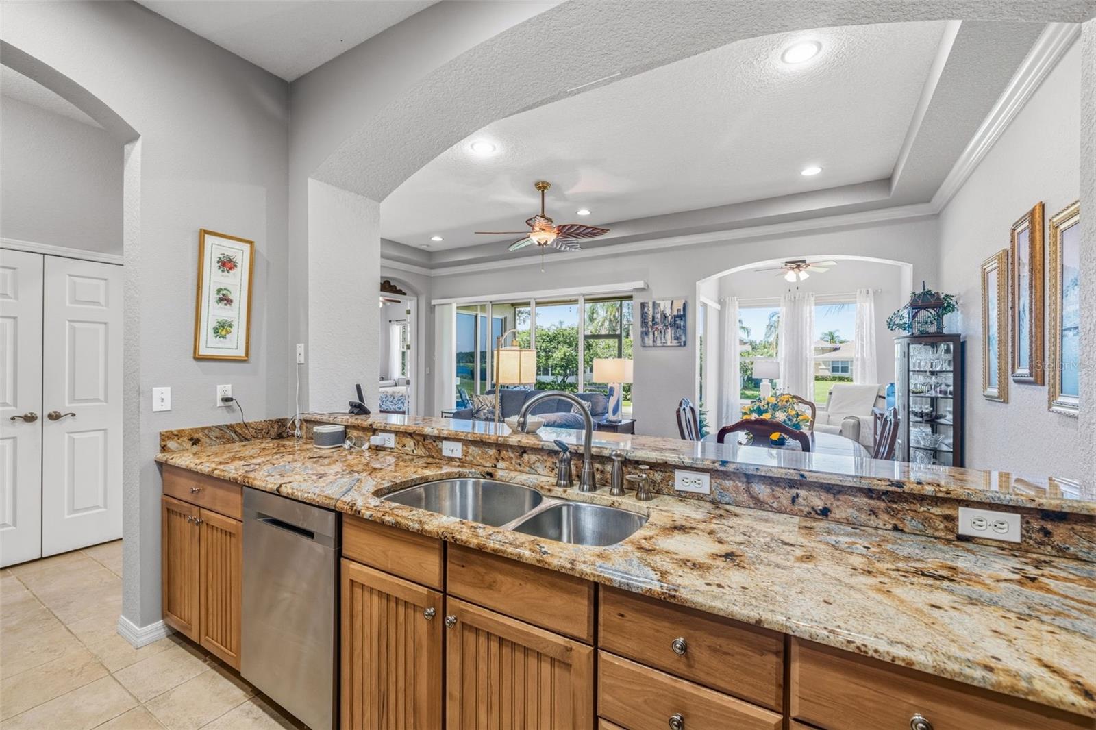 2410 KENSINGTON GREENS DR #5, SUN CITY CENTER, FL, 33573