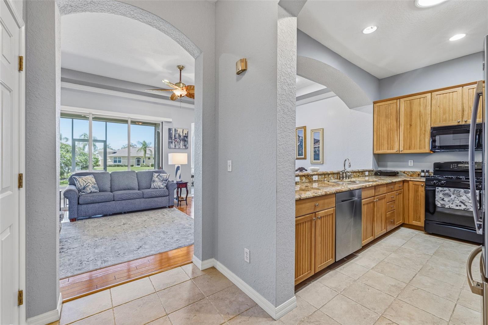 2410 KENSINGTON GREENS DR #5, SUN CITY CENTER, FL, 33573