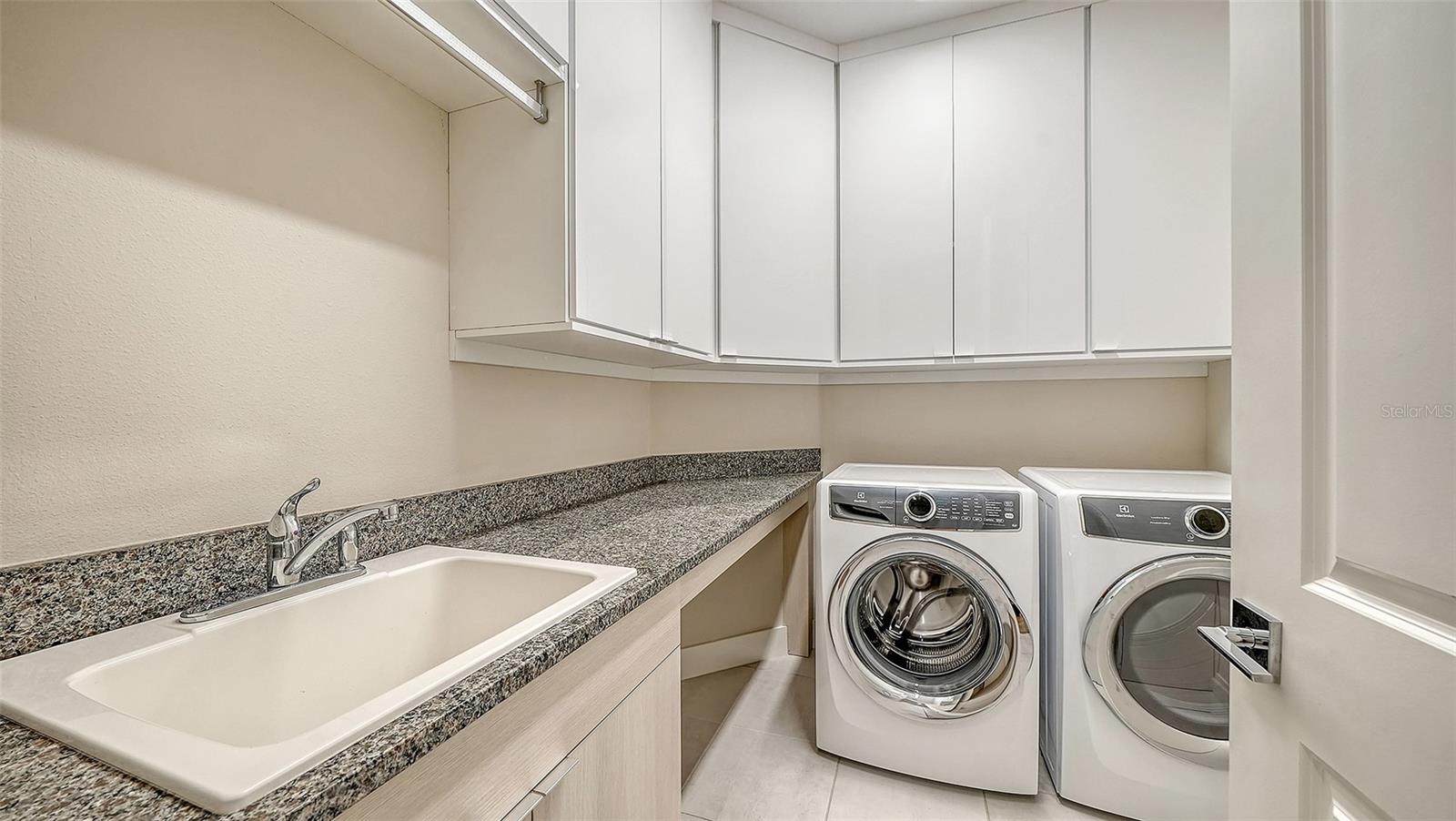 7700 SANDHILL LAKE DR, SARASOTA, FL, 34241