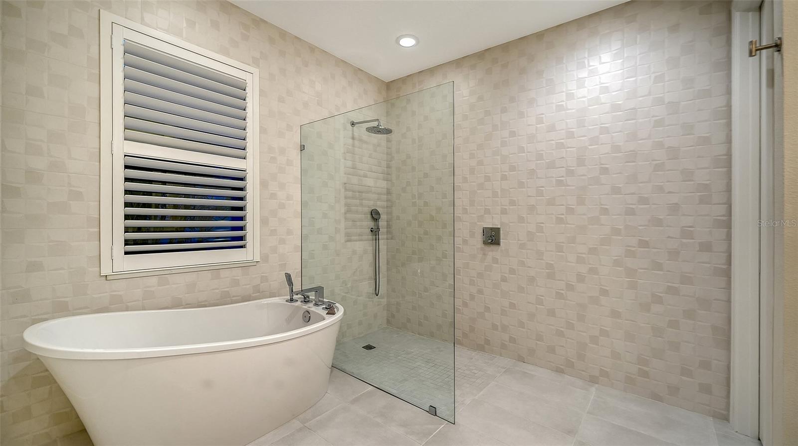 7700 SANDHILL LAKE DR, SARASOTA, FL, 34241