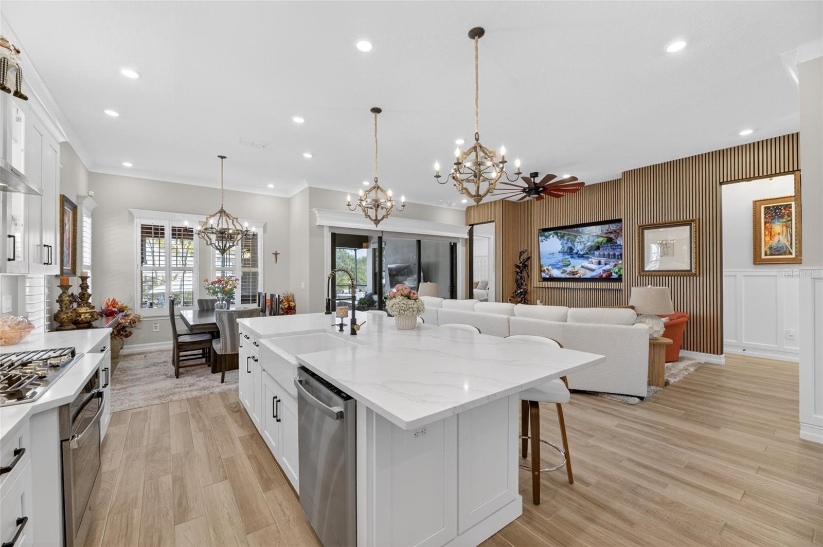 1075 SEAGRAPE DR, RUSKIN, FL, 33570