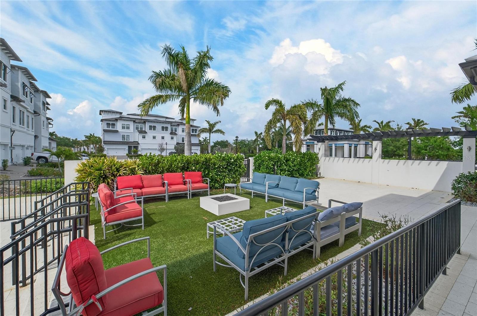 1075 SEAGRAPE DR, RUSKIN, FL, 33570