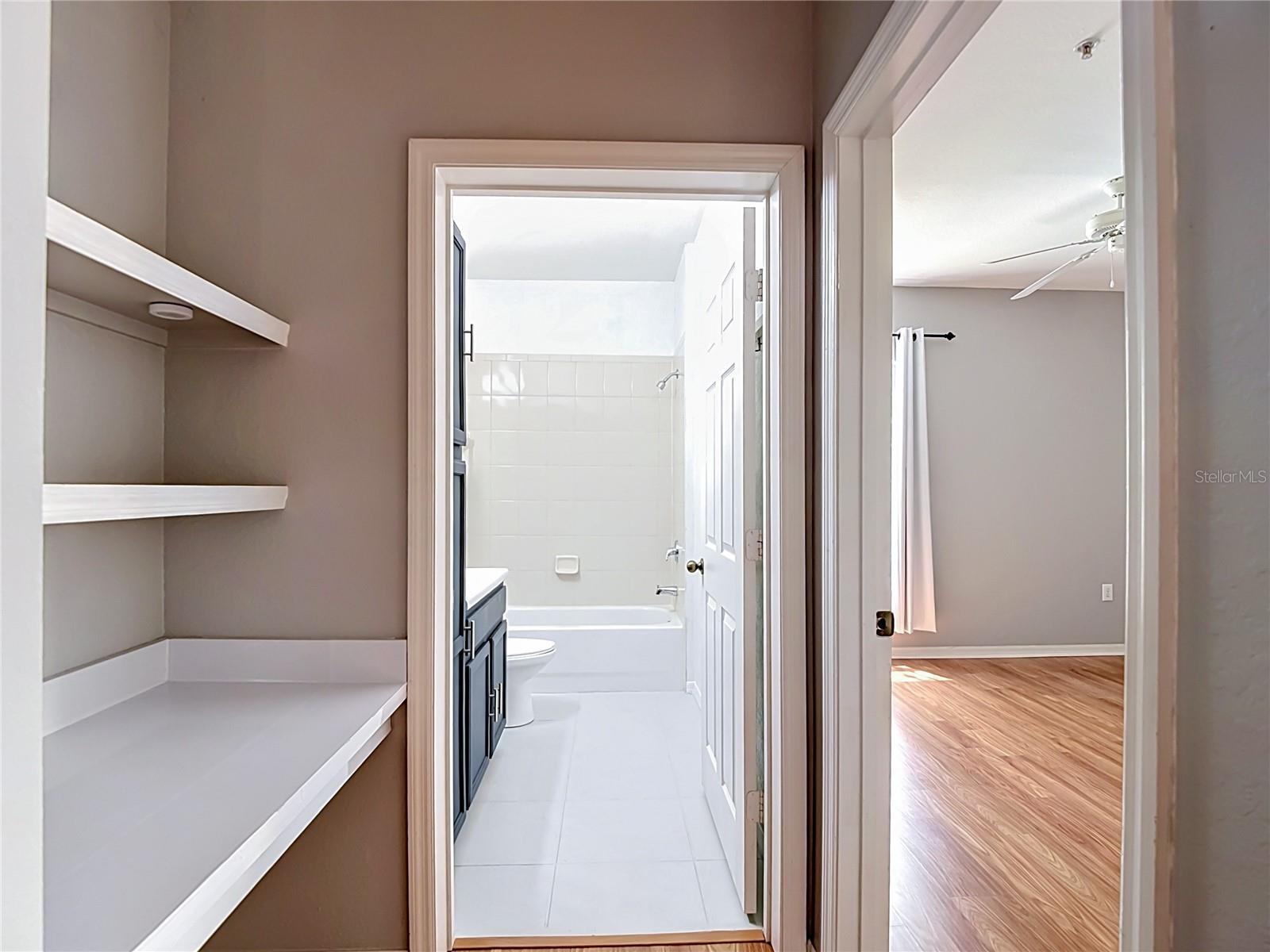 10201 COURTNEY PALMS BLVD #203, TAMPA, FL, 33619