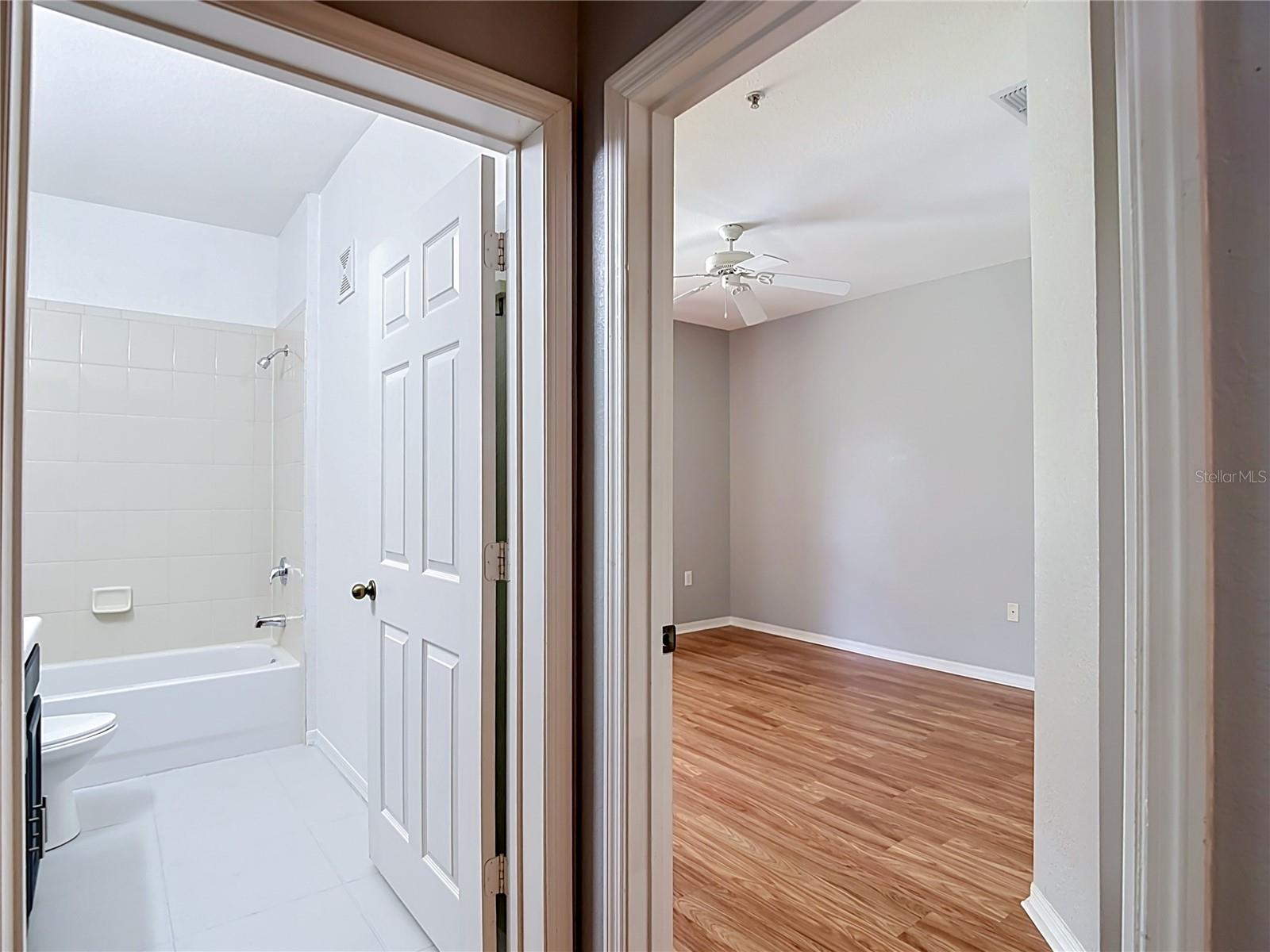 10201 COURTNEY PALMS BLVD #203, TAMPA, FL, 33619