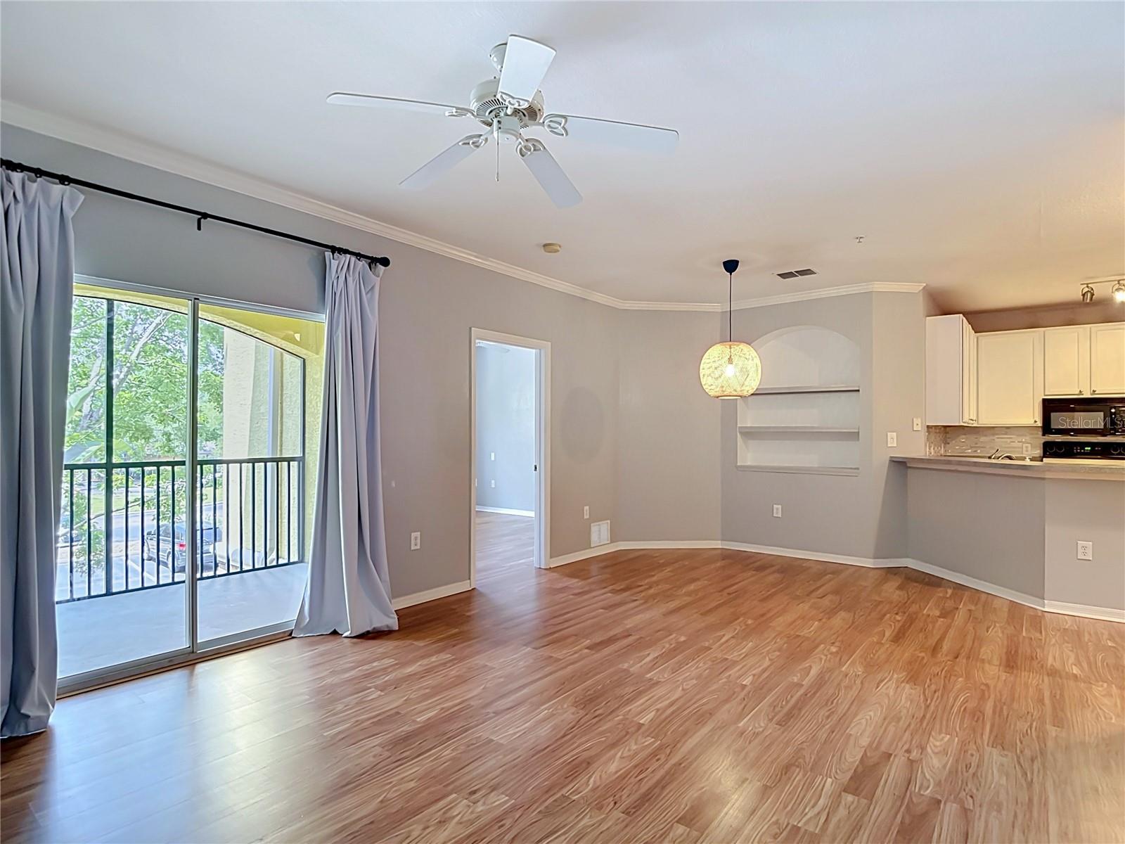 10201 COURTNEY PALMS BLVD #203, TAMPA, FL, 33619