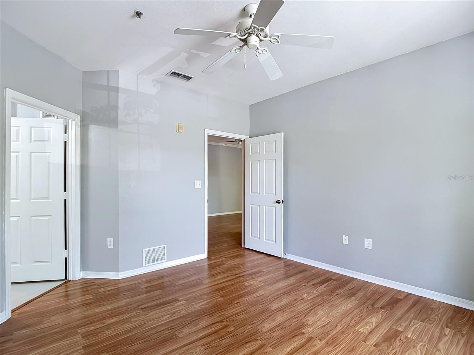 10201 COURTNEY PALMS BLVD #203, TAMPA, FL, 33619