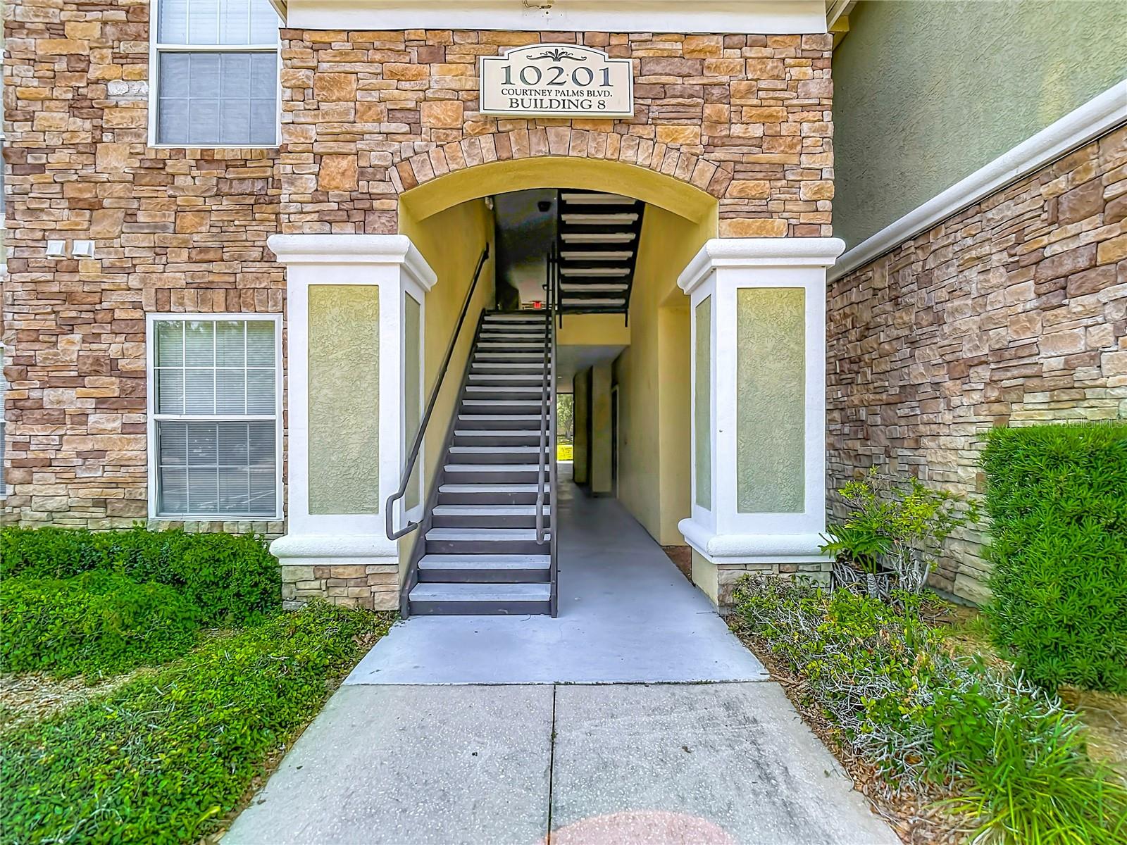 10201 COURTNEY PALMS BLVD #203, TAMPA, FL, 33619