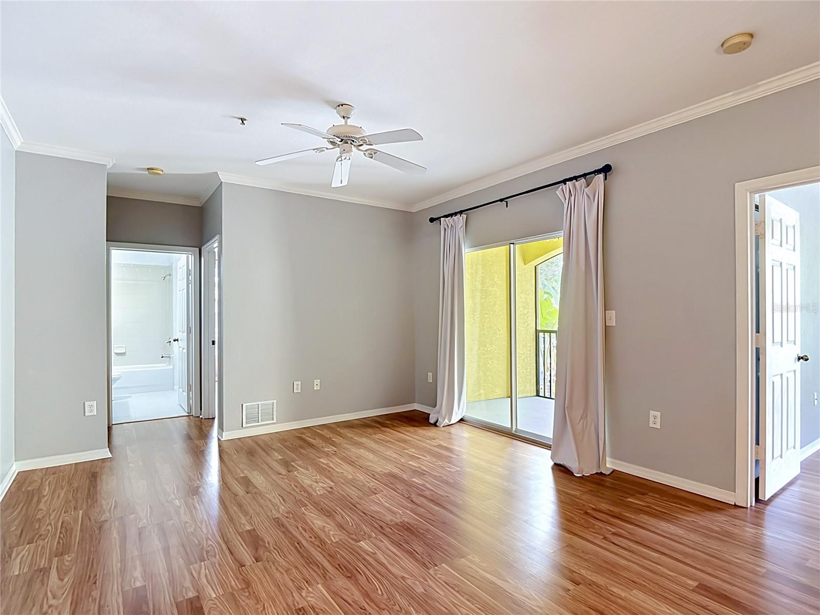 10201 COURTNEY PALMS BLVD #203, TAMPA, FL, 33619